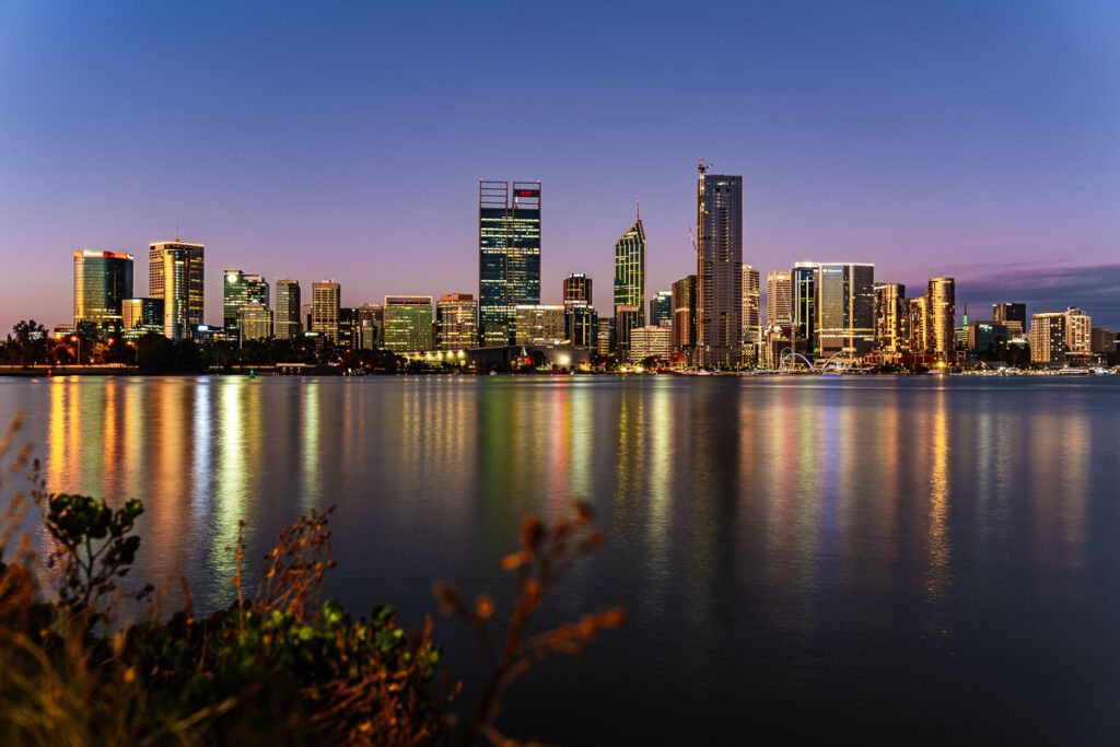 Perth Sehenswürdigkeiten: Skyline Perth am Swan River