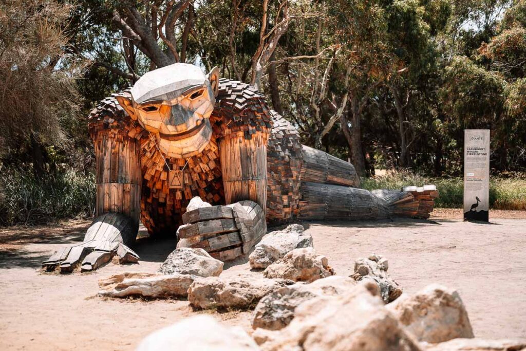 Die Giants of Mandurah: Riesige Kunstwerke aus Holz