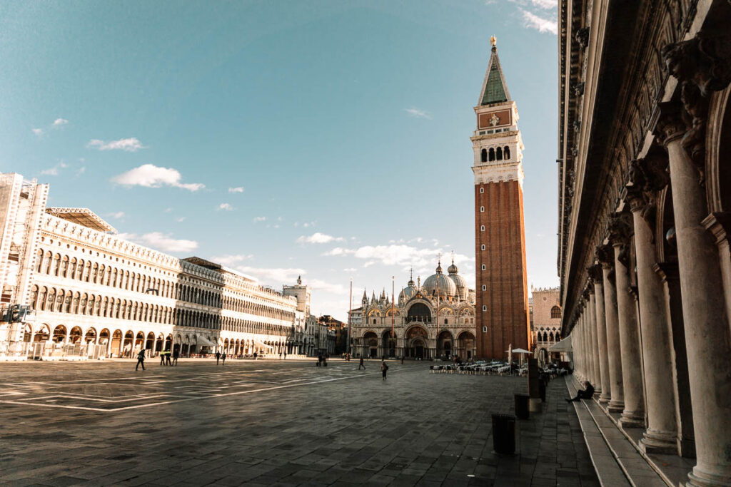 Viele der schönsten Sehenswürdigkeiten Venedigs findest du am Markusplatz