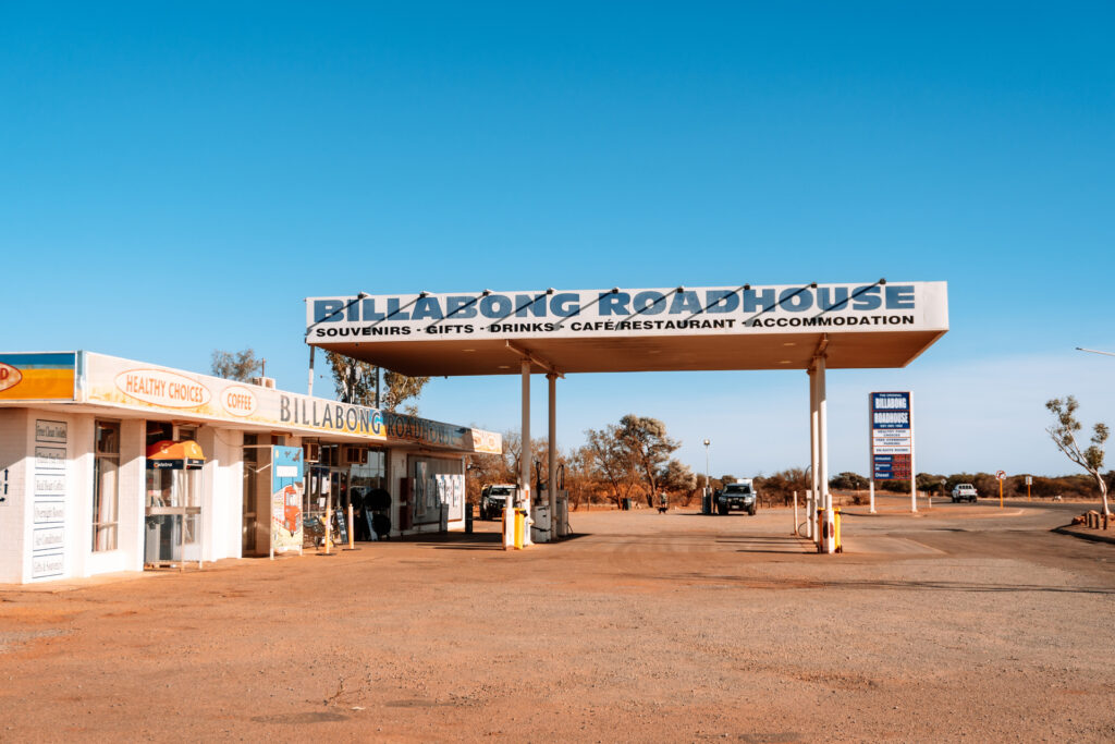 Aussenansicht Tagaufnahme Billabong Roadhouse Western Australia, Auszeit Abenteuer
